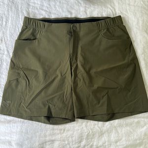 Arc’teryx Alroy outdoor and hiking short 7”, size 12, tatsu olive color